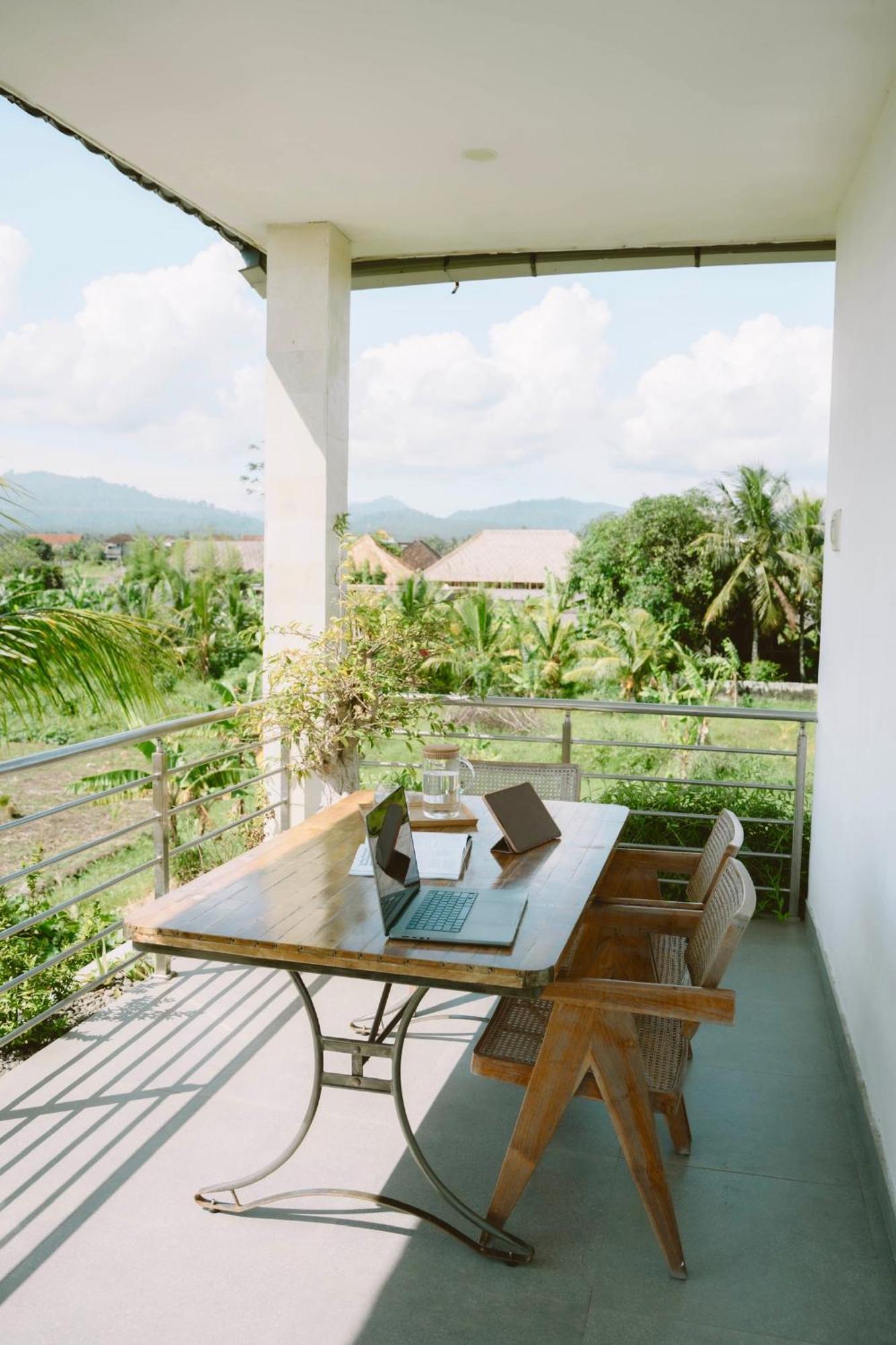 Three Palms Surf & Stay Medewi Airsatang Εξωτερικό φωτογραφία
